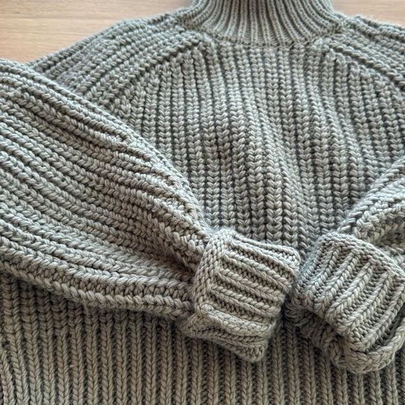 H&M Chunky Knit Turtleneck Sweater - Picture 2 of 7